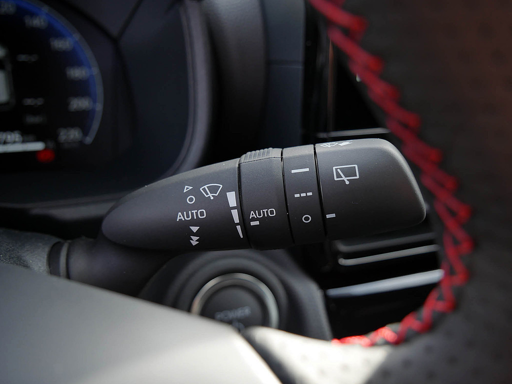 Fahrzeugansicht TOYOTA Yaris Cross 1.5 Hybrid FWD GR Sport - Bild 27