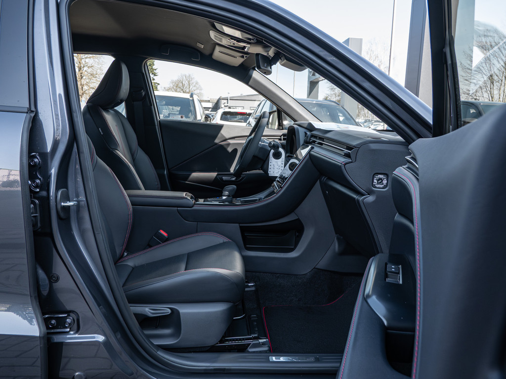 Fahrzeugansicht LEXUS LBX Elegant Black Edition - Bild 2