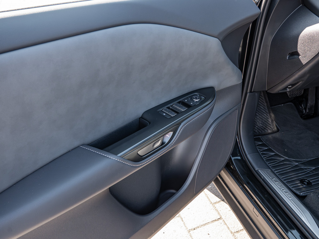 Fahrzeugansicht LEXUS RZ 350e Premium - Bild 40