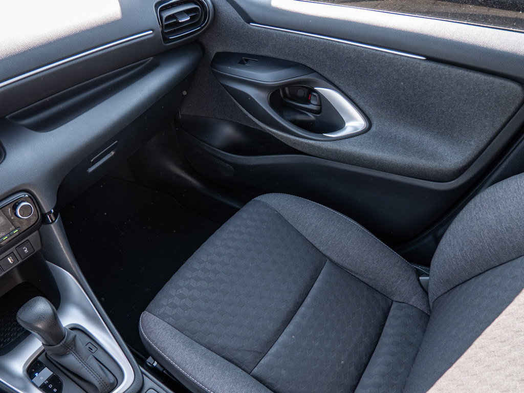 Fahrzeugansicht TOYOTA Yaris Hybrid 1.5 VVT-i Club - Bild 19