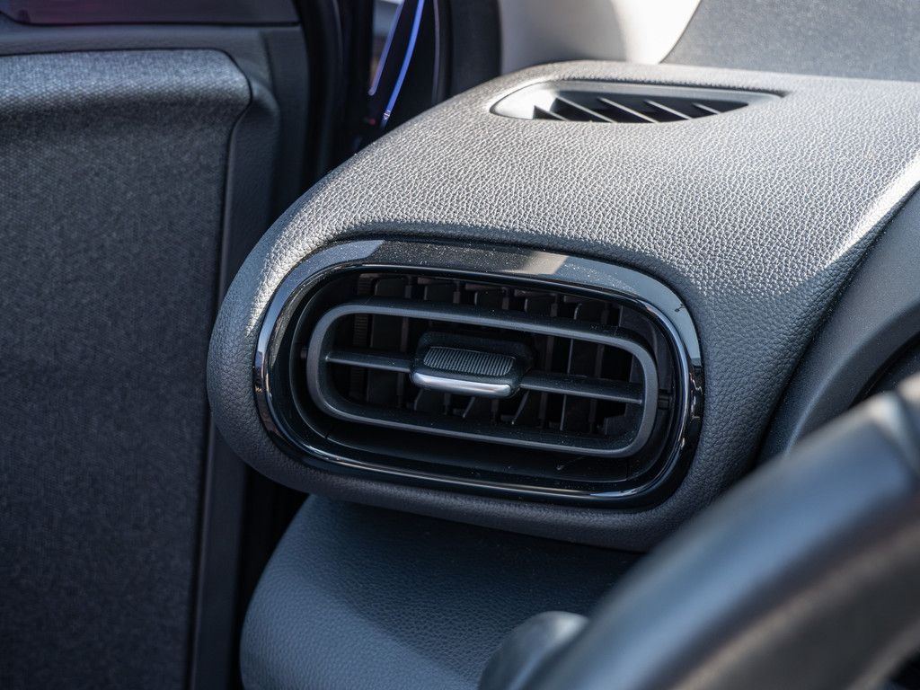 Fahrzeugansicht TOYOTA Yaris Hybrid 1.5 VVT-i Club - Bild 28