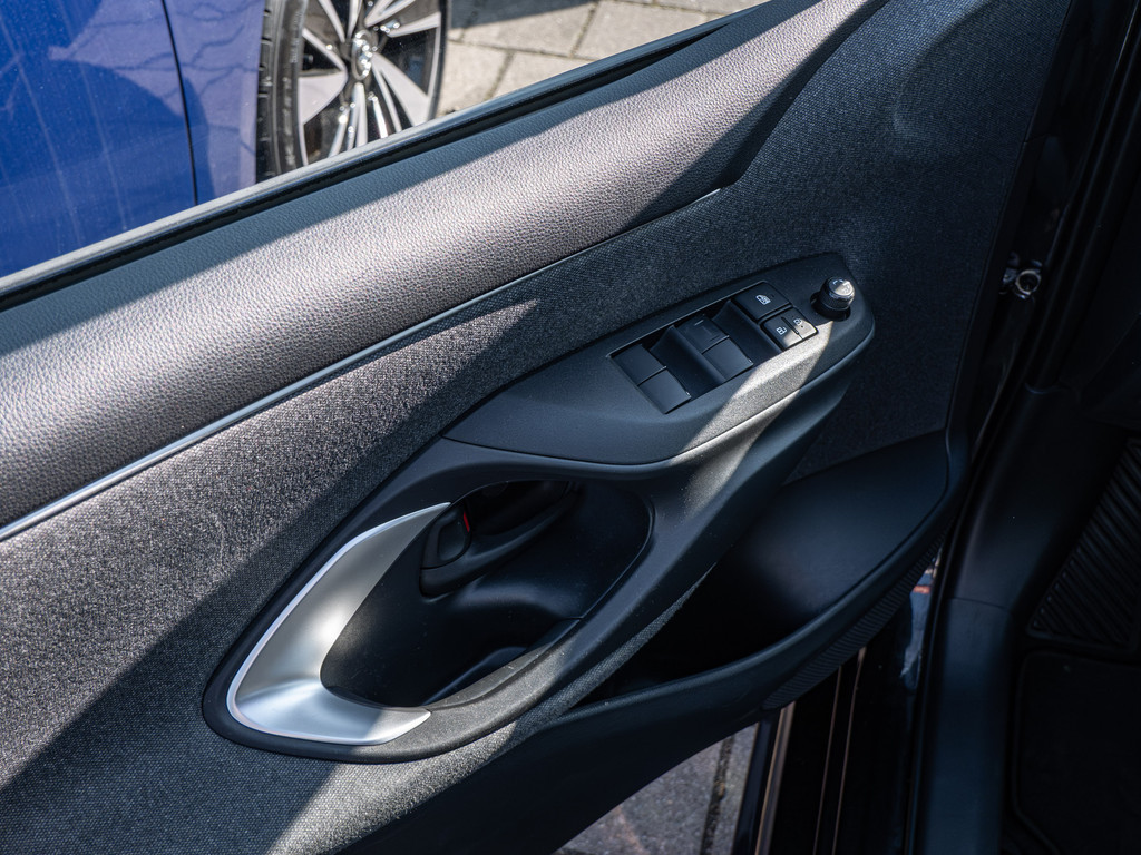 Fahrzeugansicht TOYOTA Yaris 1.5 Hybrid Club - Bild 32