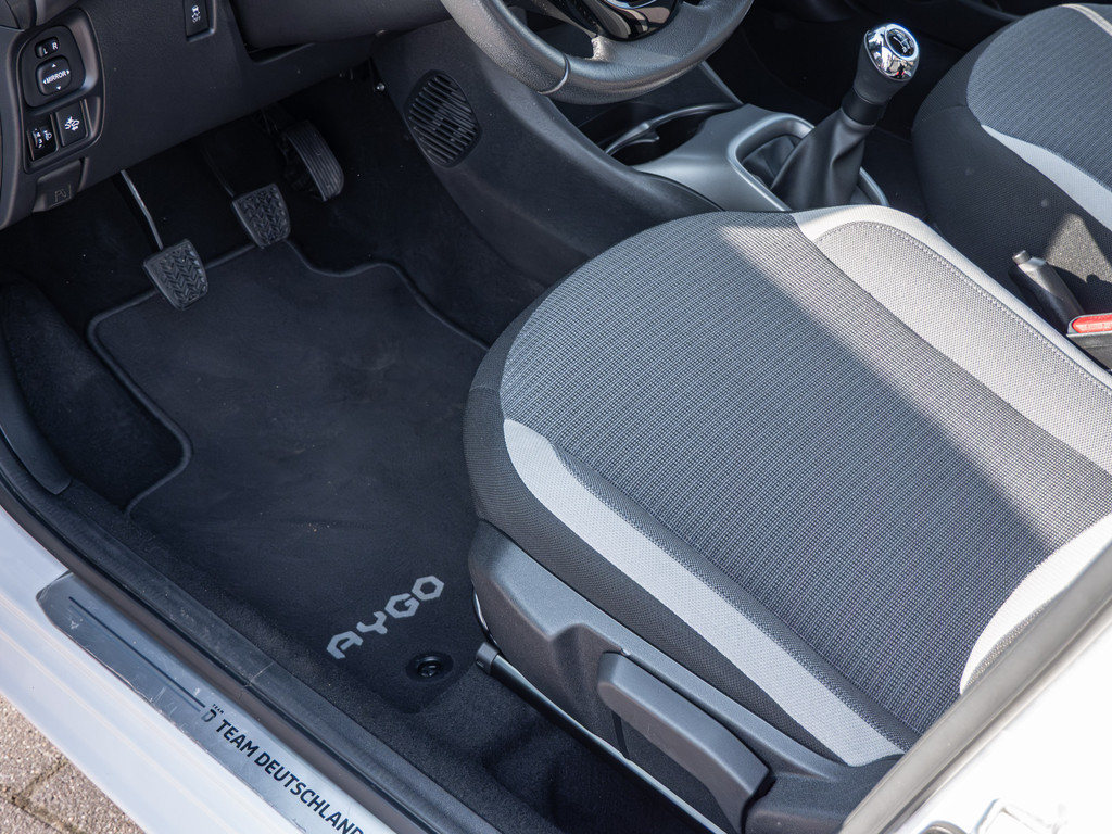 Fahrzeugansicht TOYOTA Aygo 1.0 Team D - Bild 31