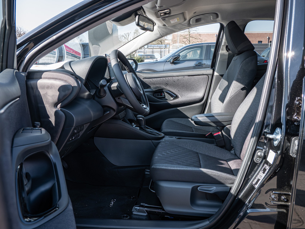 Fahrzeugansicht TOYOTA Yaris Hybrid 1.5 VVT-i Teamplayer - Bild 2