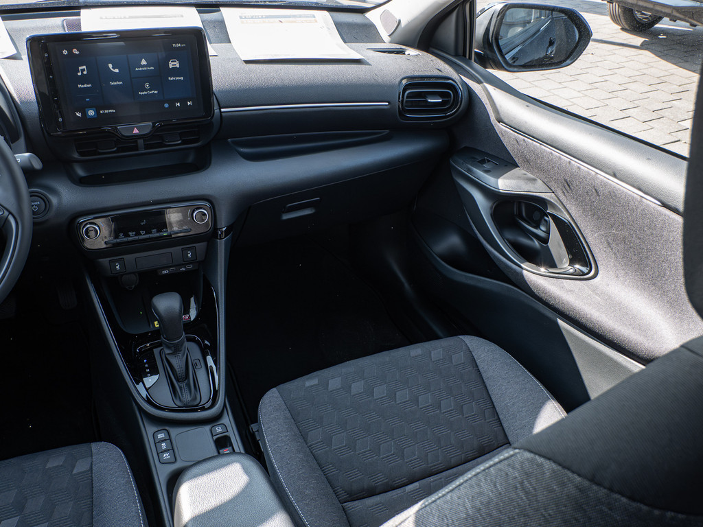 Fahrzeugansicht TOYOTA Yaris Hybrid 1.5 VVT-i Teamplayer - Bild 7