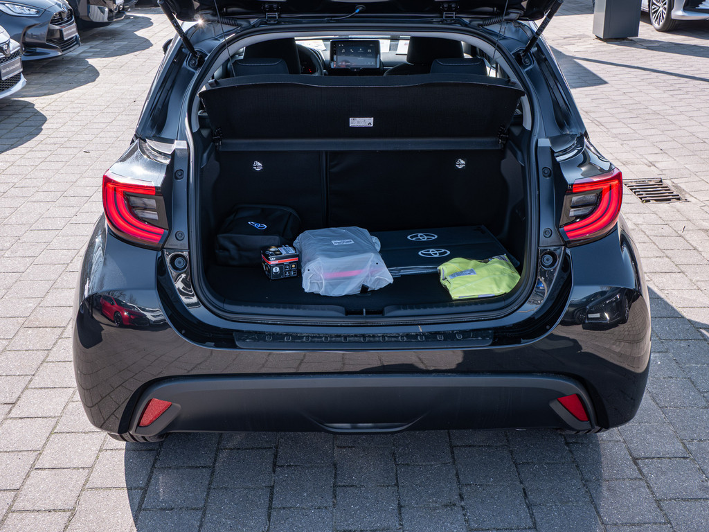 Fahrzeugansicht TOYOTA Yaris Hybrid 1.5 VVT-i Teamplayer - Bild 8