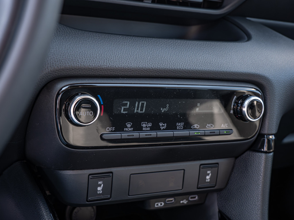 Fahrzeugansicht TOYOTA Yaris Hybrid 1.5 VVT-i Teamplayer - Bild 14