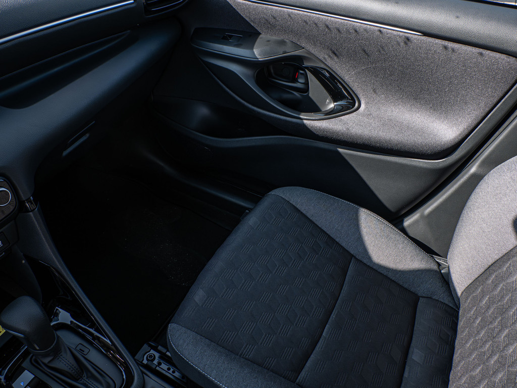 Fahrzeugansicht TOYOTA Yaris Hybrid 1.5 VVT-i Teamplayer - Bild 19