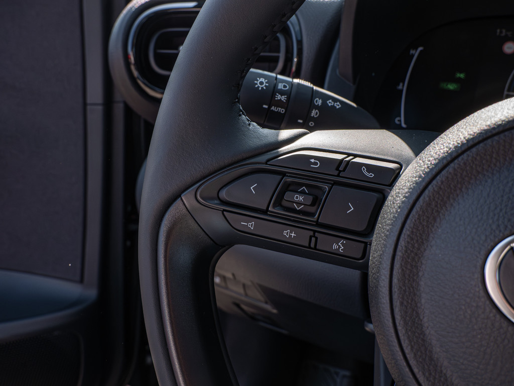 Fahrzeugansicht TOYOTA Yaris Hybrid 1.5 VVT-i Teamplayer - Bild 26