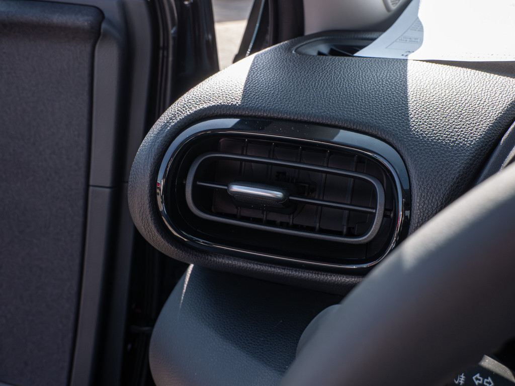 Fahrzeugansicht TOYOTA Yaris Hybrid 1.5 VVT-i Teamplayer - Bild 28