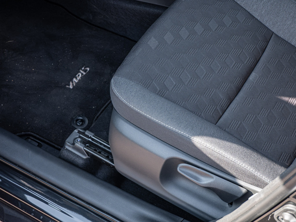 Fahrzeugansicht TOYOTA Yaris Hybrid 1.5 VVT-i Teamplayer - Bild 32