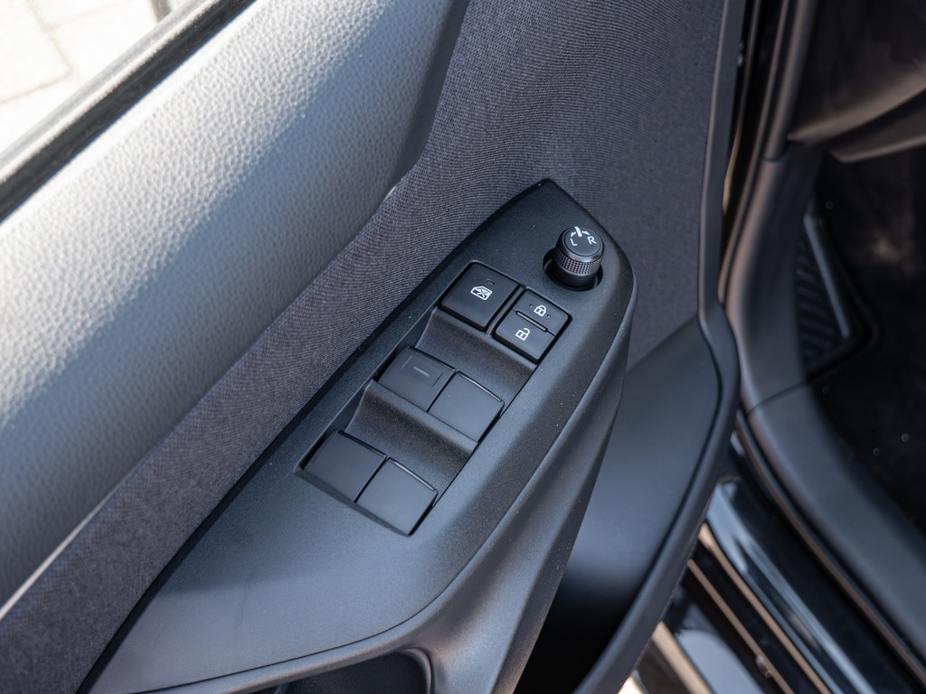 Fahrzeugansicht TOYOTA Yaris Hybrid 1.5 VVT-i Teamplayer - Bild 35