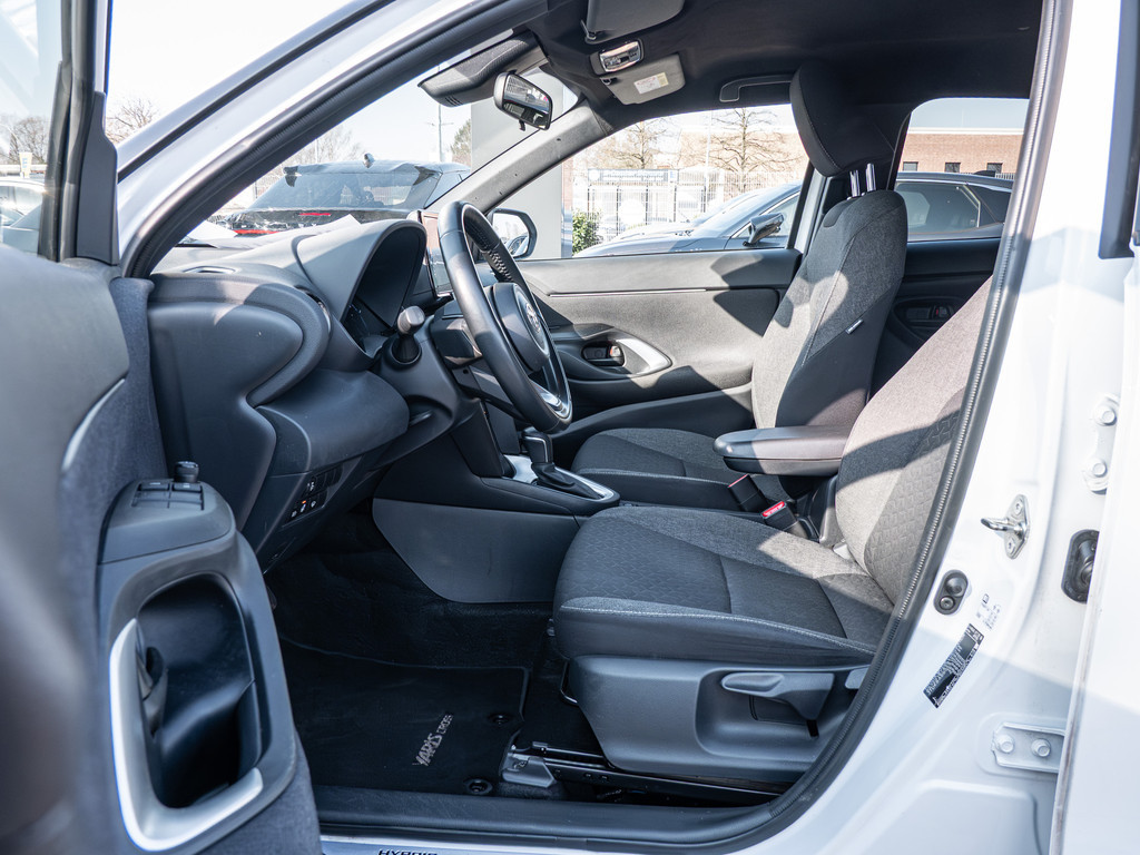 Fahrzeugansicht TOYOTA Yaris Cross Hybrid Team D - Bild 5