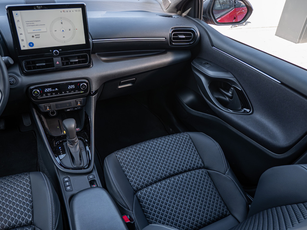 Fahrzeugansicht TOYOTA Yaris Hybrid 1.5 VVT-i Style Plus - Bild 7