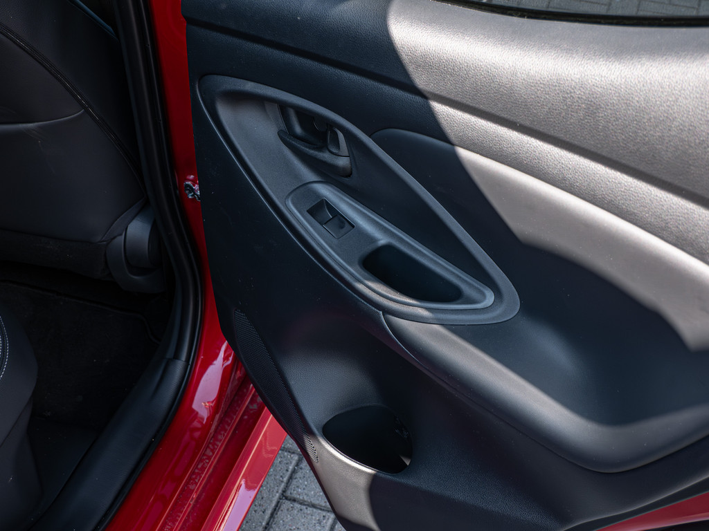 Fahrzeugansicht TOYOTA Yaris Hybrid 1.5 VVT-i Style Plus - Bild 8