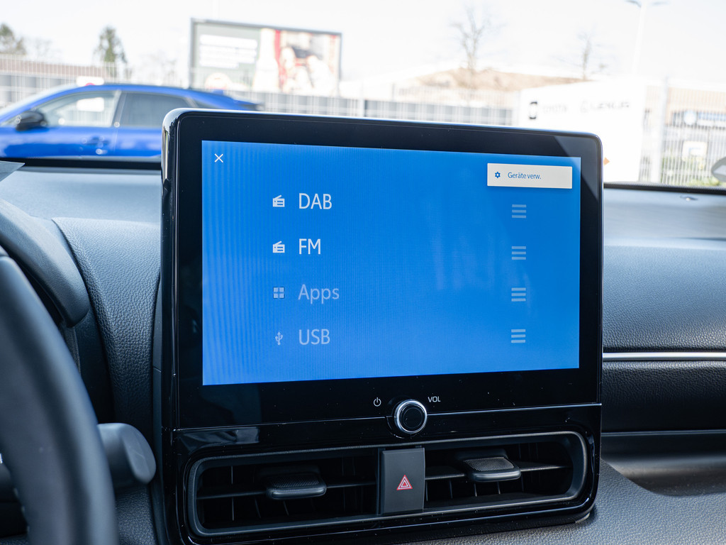 Fahrzeugansicht TOYOTA Yaris Hybrid 1.5 VVT-i Style Plus - Bild 11