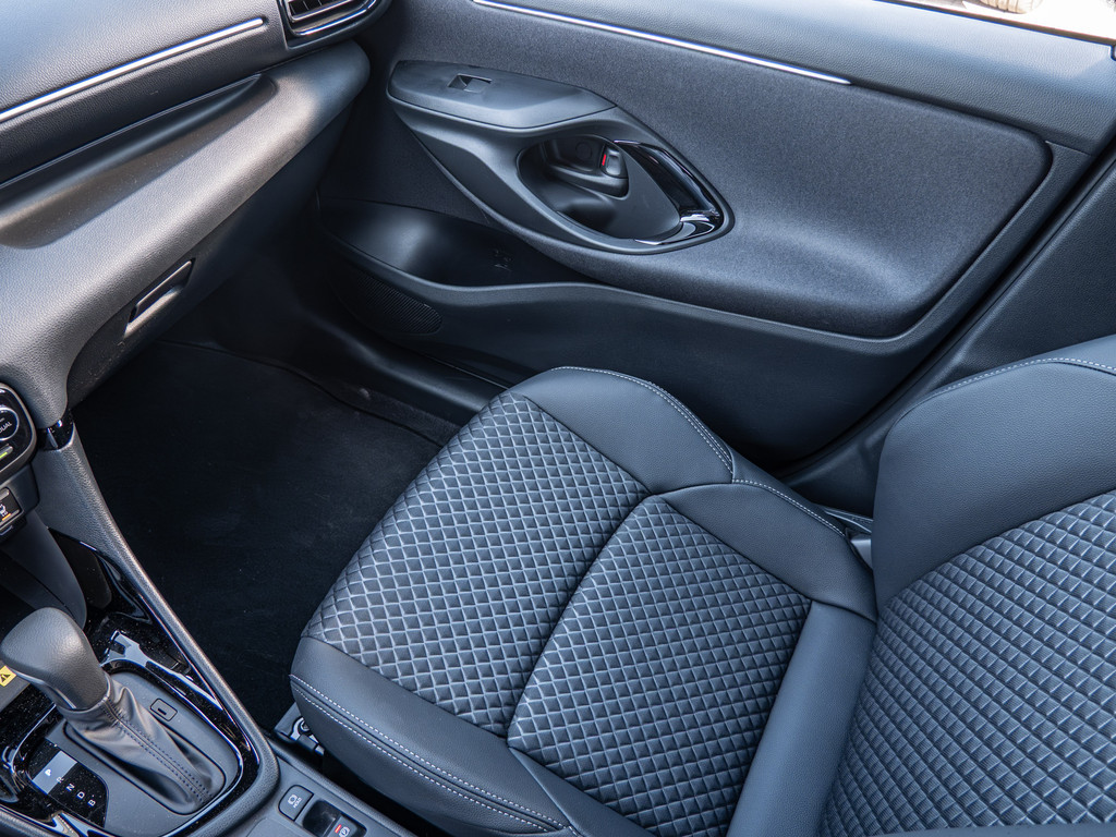 Fahrzeugansicht TOYOTA Yaris Hybrid 1.5 VVT-i Style Plus - Bild 22