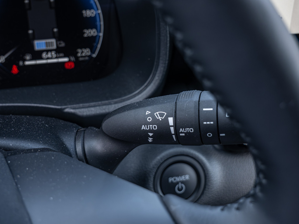 Fahrzeugansicht TOYOTA Yaris Hybrid 1.5 VVT-i Style Plus - Bild 26