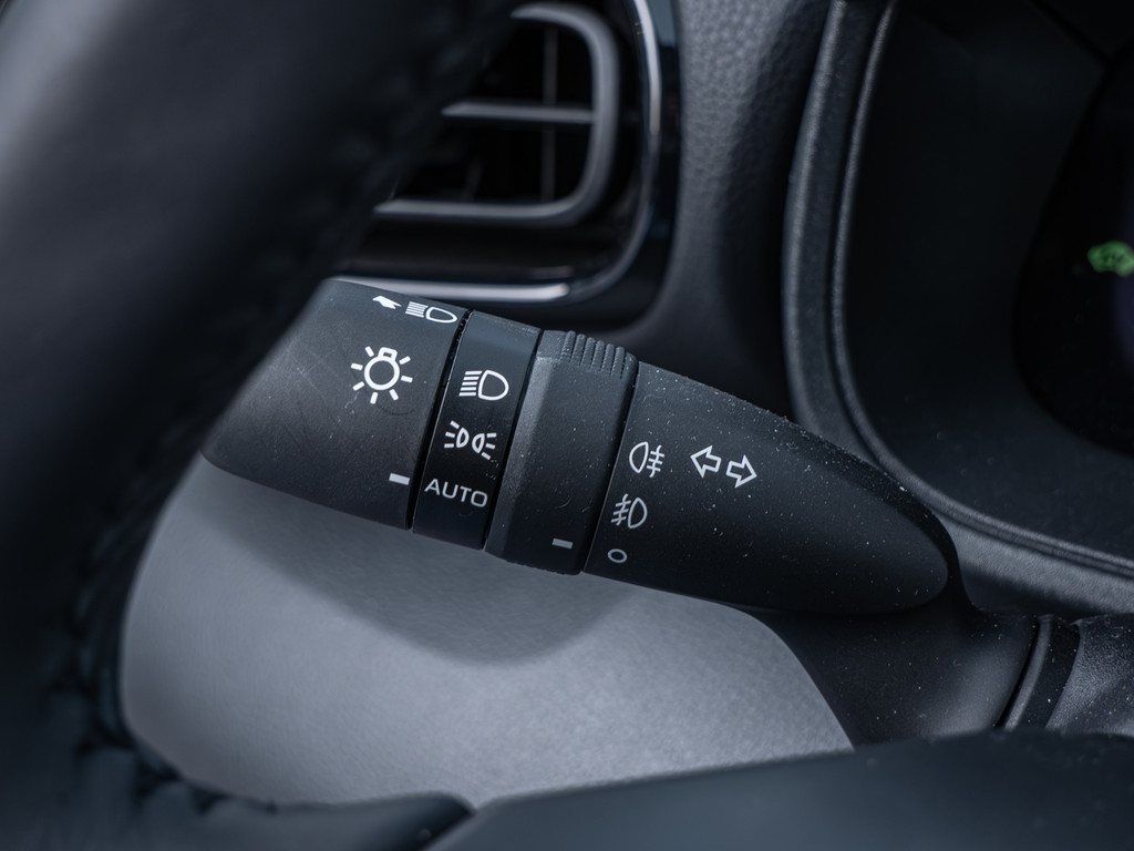 Fahrzeugansicht TOYOTA Yaris Hybrid 1.5 VVT-i Style Plus - Bild 28