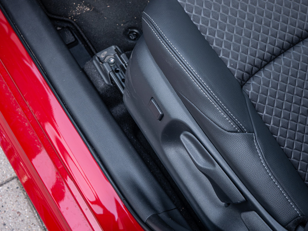 Fahrzeugansicht TOYOTA Yaris Hybrid 1.5 VVT-i Style Plus - Bild 35