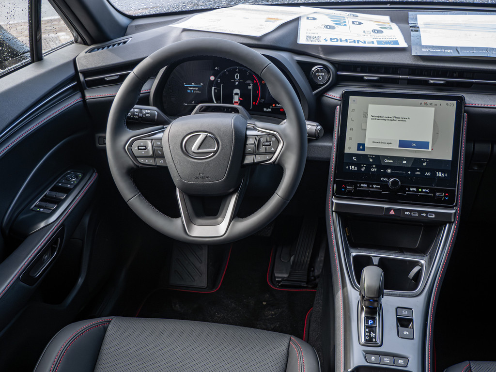 Fahrzeugansicht LEXUS LBX 1.5 Hybrid Elegant Black Edition - Bild 6