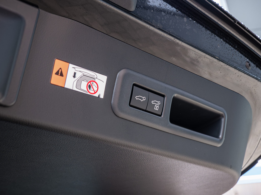 Fahrzeugansicht LEXUS LBX 1.5 Hybrid Elegant Black Edition - Bild 10