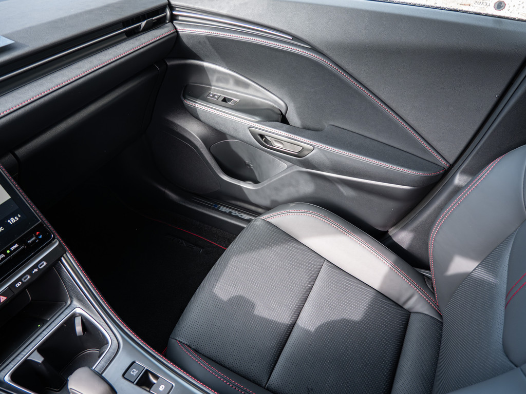 Fahrzeugansicht LEXUS LBX 1.5 Hybrid Elegant Black Edition - Bild 20