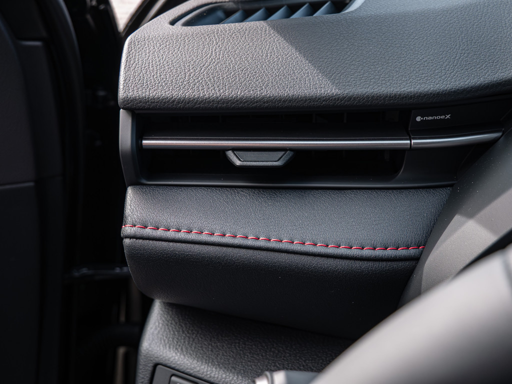 Fahrzeugansicht LEXUS LBX 1.5 Hybrid Elegant Black Edition - Bild 29