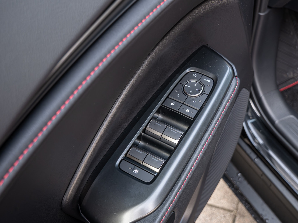 Fahrzeugansicht LEXUS LBX 1.5 Hybrid Elegant Black Edition - Bild 35