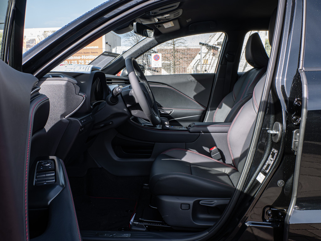 Fahrzeugansicht LEXUS LBX Elegant Black Edition - Bild 2