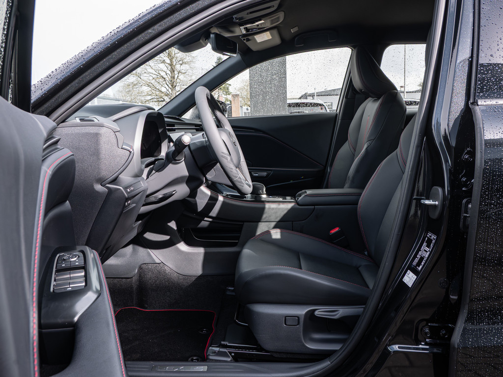 Fahrzeugansicht LEXUS LBX Elegant Black Edition - Bild 3