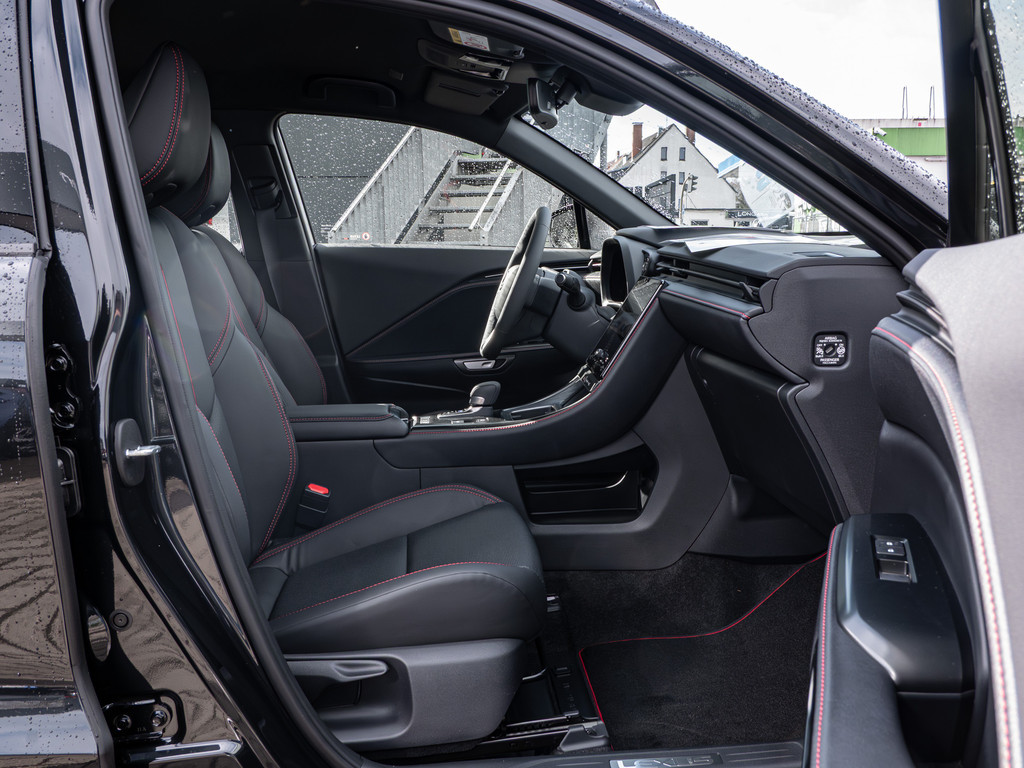 Fahrzeugansicht LEXUS LBX Elegant Black Edition - Bild 4