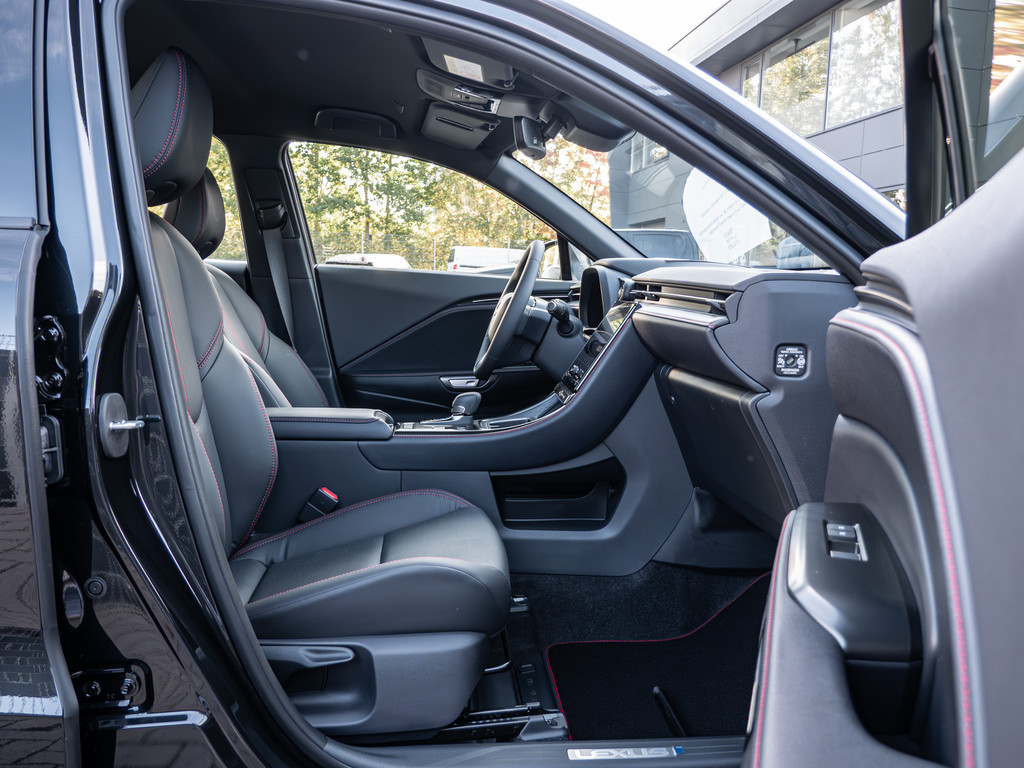 Fahrzeugansicht LEXUS LBX Elegant Black Edition - Bild 4