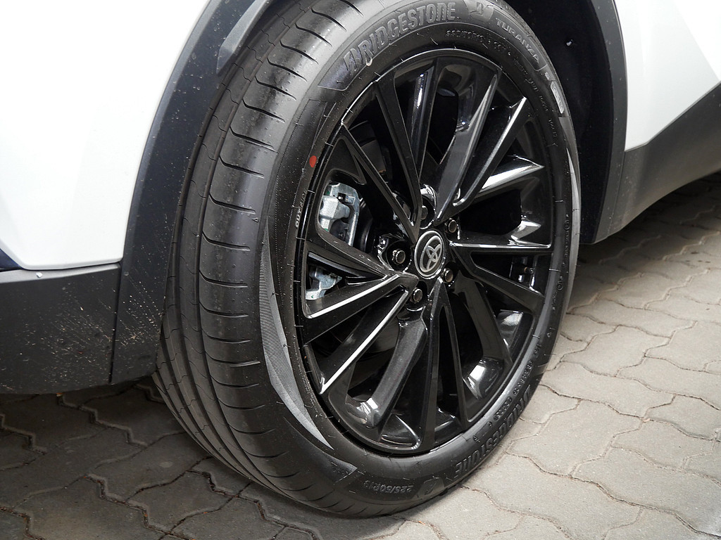 Fahrzeugansicht TOYOTA C-HR 2.0 Plug-In Hybrid FWD GR Sport - Bild 4