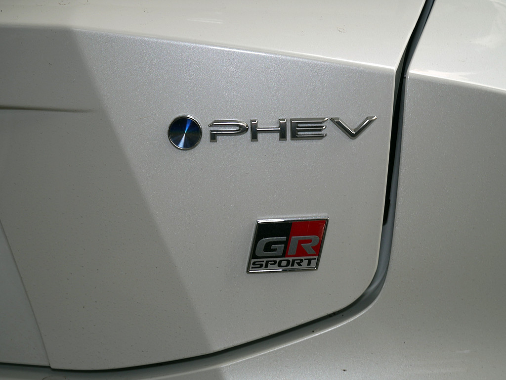 Fahrzeugansicht TOYOTA C-HR 2.0 Plug-In Hybrid FWD GR Sport - Bild 5