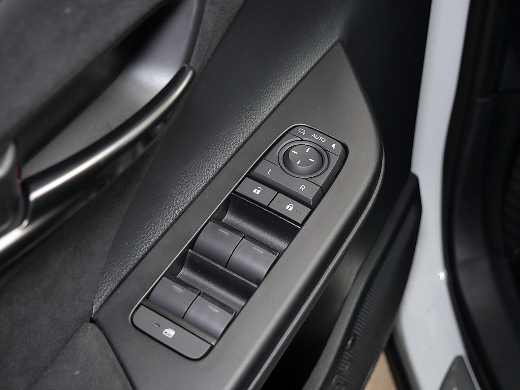 Fahrzeugansicht TOYOTA C-HR 2.0 Plug-In Hybrid FWD GR Sport - Bild 7