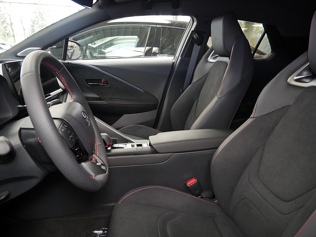 Fahrzeugansicht TOYOTA C-HR 2.0 Plug-In Hybrid FWD GR Sport - Bild 8