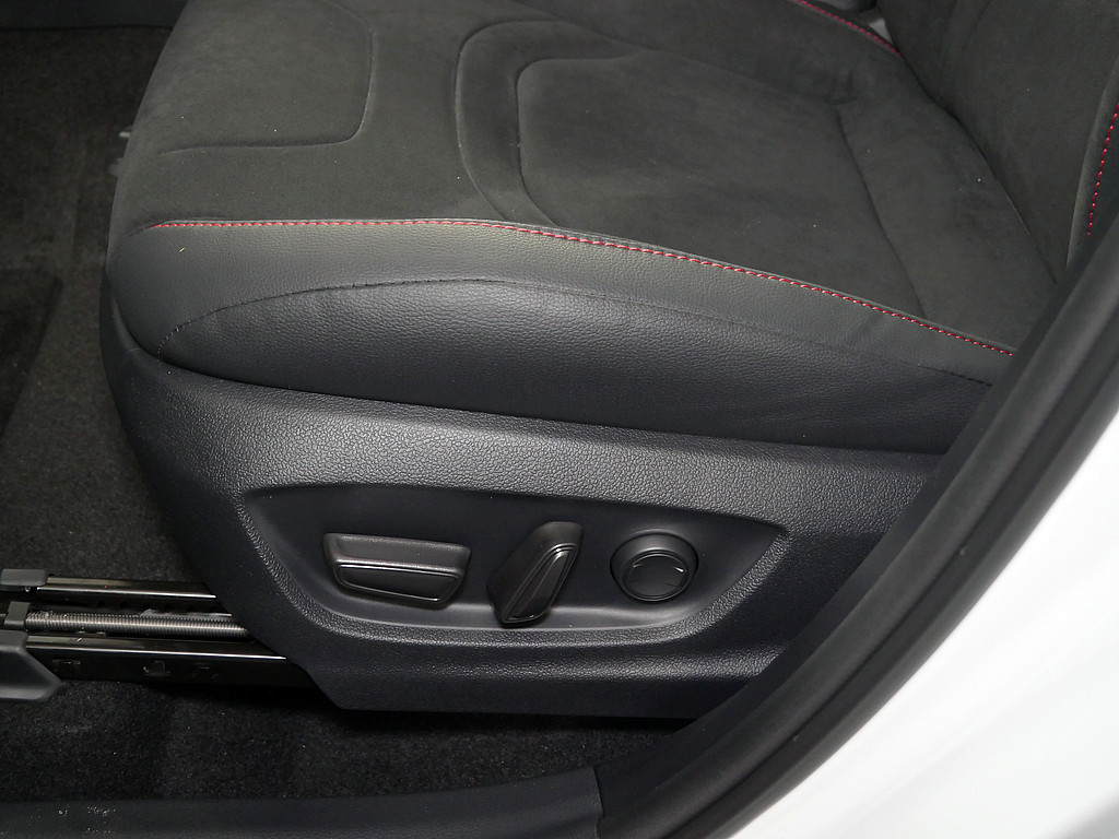 Fahrzeugansicht TOYOTA C-HR 2.0 Plug-In Hybrid FWD GR Sport - Bild 9