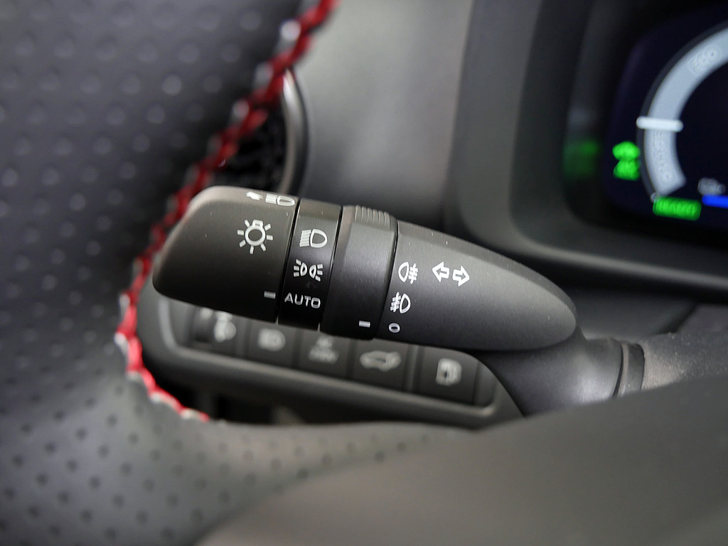 Fahrzeugansicht TOYOTA C-HR 2.0 Plug-In Hybrid FWD GR Sport - Bild 25