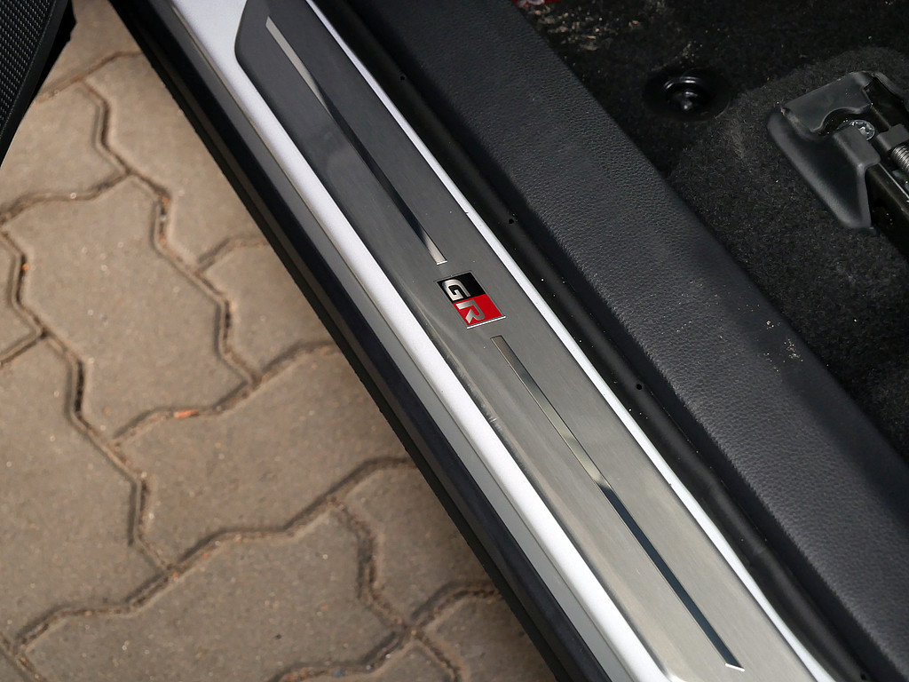 Fahrzeugansicht TOYOTA C-HR 2.0 Plug-In Hybrid FWD GR Sport - Bild 27