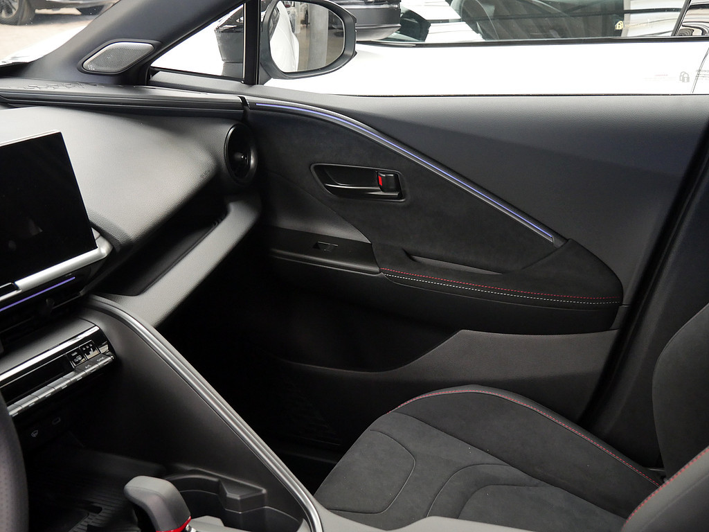 Fahrzeugansicht TOYOTA C-HR 2.0 Plug-In Hybrid FWD GR Sport - Bild 28