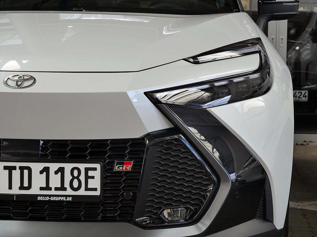 Fahrzeugansicht TOYOTA C-HR 2.0 Plug-In Hybrid FWD GR Sport - Bild 31