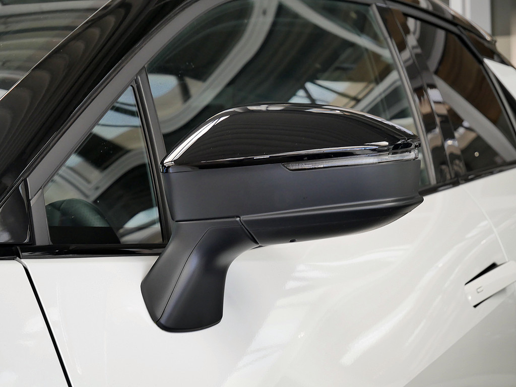 Fahrzeugansicht TOYOTA C-HR 2.0 Plug-In Hybrid FWD GR Sport - Bild 32