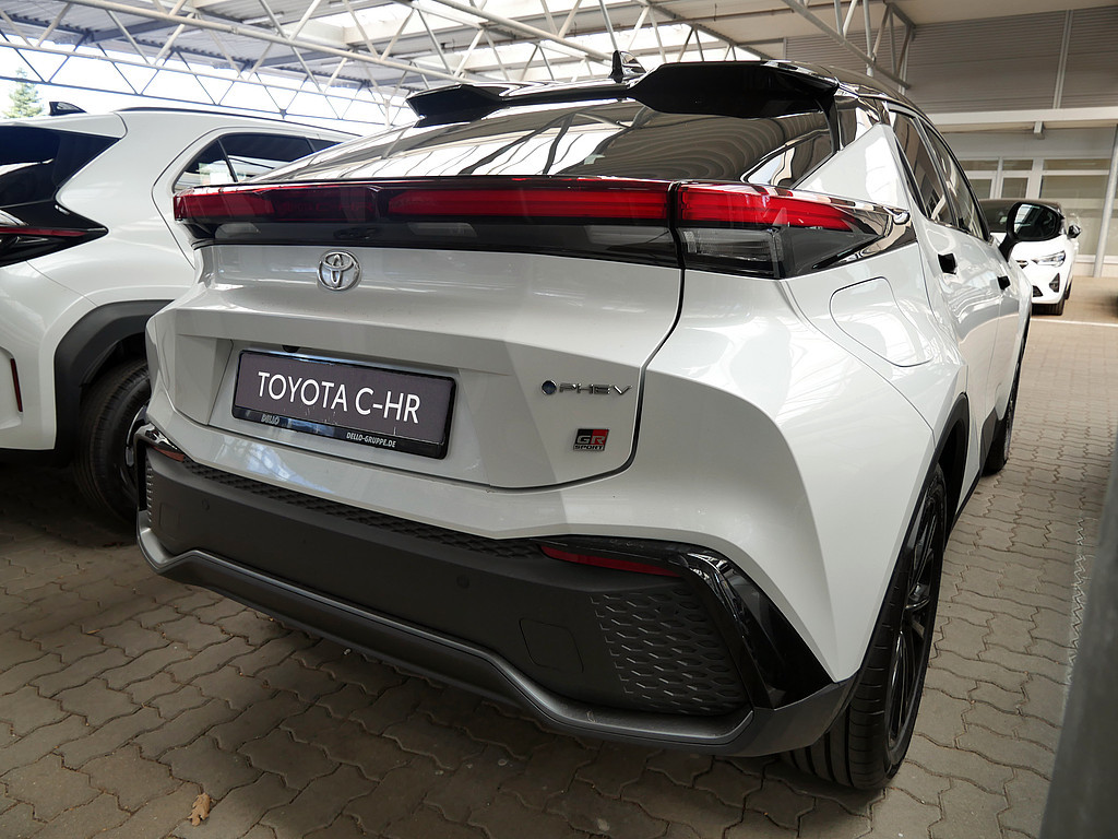 Fahrzeugansicht TOYOTA C-HR 2.0 Plug-In Hybrid FWD GR Sport - Bild 35