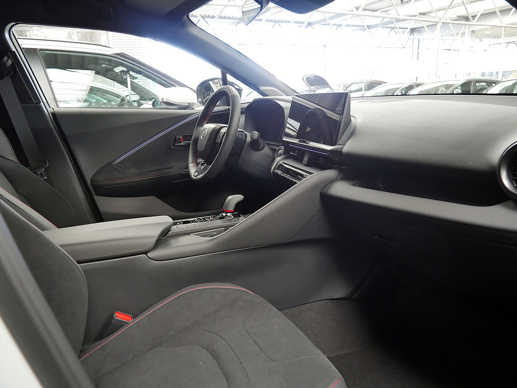 Fahrzeugansicht TOYOTA C-HR 2.0 Plug-In Hybrid FWD GR Sport - Bild 36