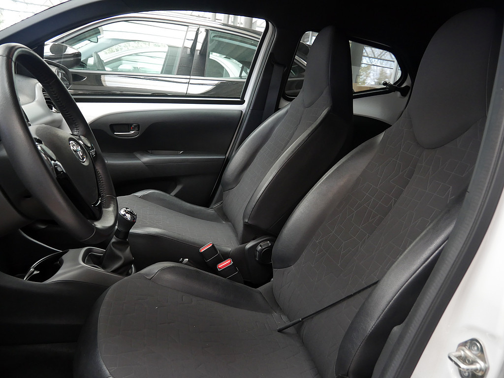 Fahrzeugansicht TOYOTA Aygo 1.0 X-Final - Bild 10