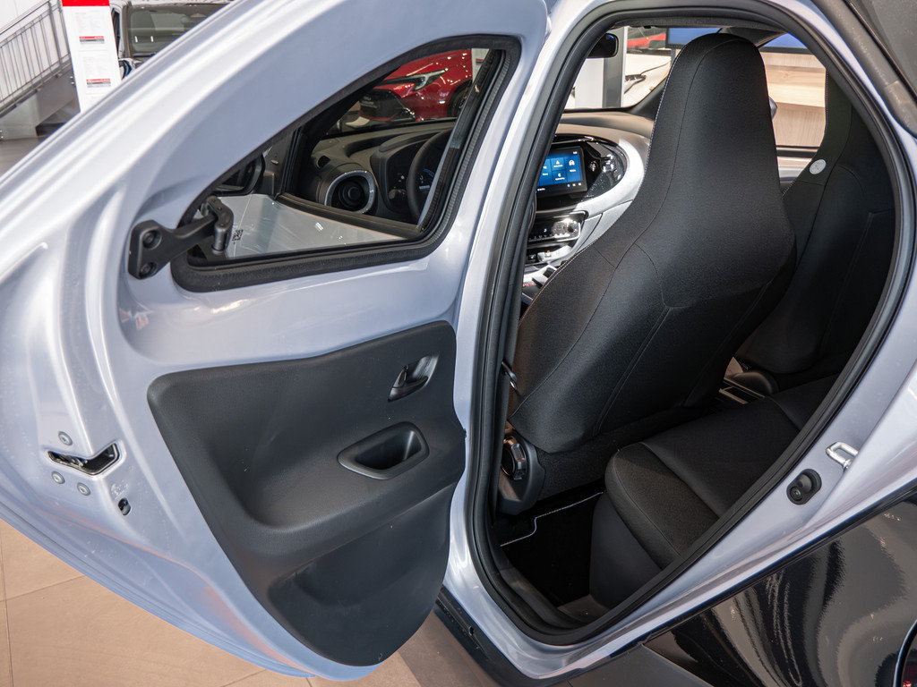 Fahrzeugansicht TOYOTA Aygo X 1.5 Hybrid Teamplayer - Bild 6