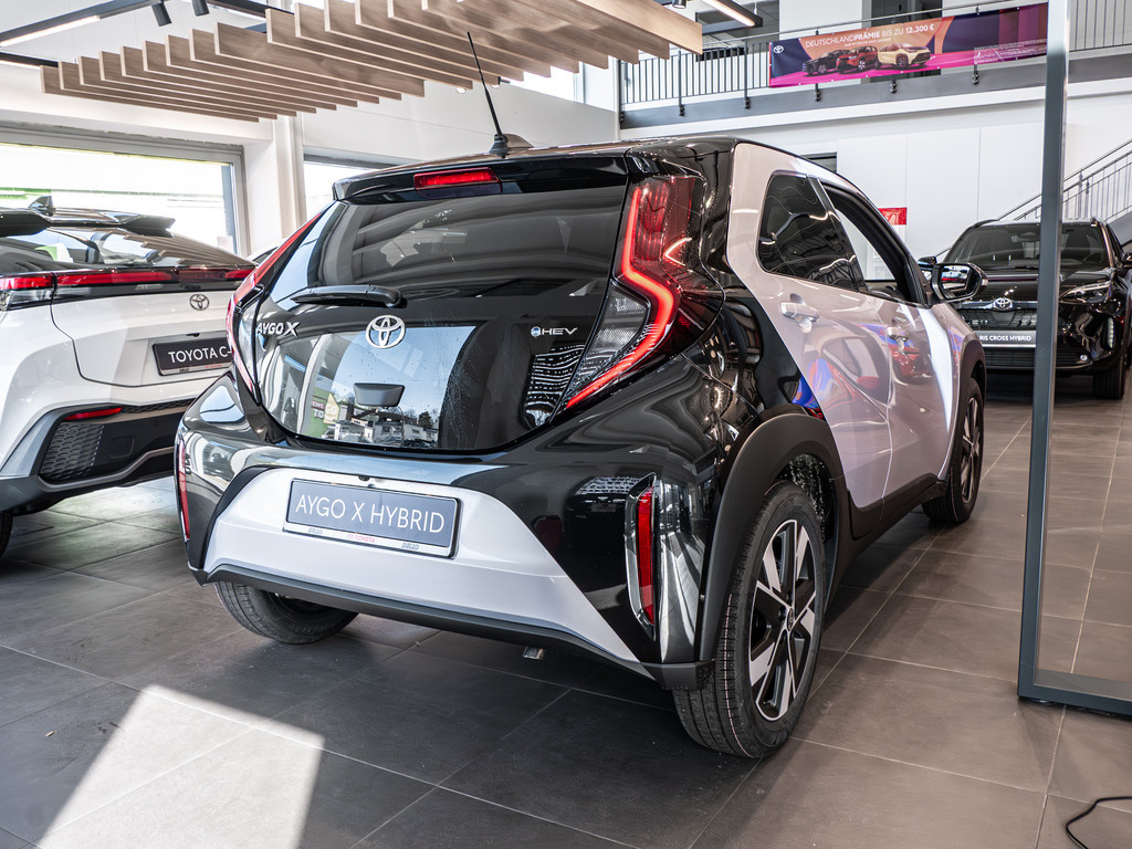 Fahrzeugansicht TOYOTA Aygo X 1.5 Hybrid Teamplayer - Bild 34