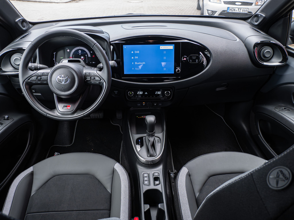 Fahrzeugansicht TOYOTA Aygo X 1.5 Hybrid GR SPORT - Bild 8