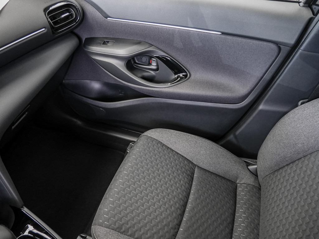 Fahrzeugansicht TOYOTA Yaris Cross 1.5 Hybrid FWD Teamplayer - Bild 24